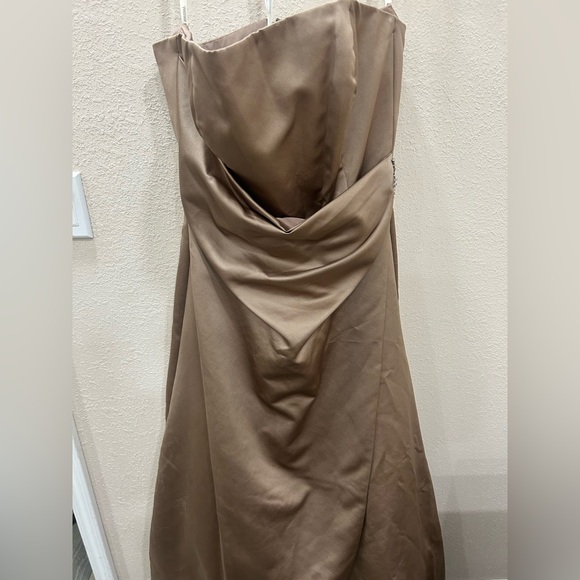 David’s Bridal Satin Gown with Side Drape & Brooch
STYLE# 8567 - Picture 2 of 6